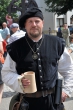 Gewandeter Marktbesuch