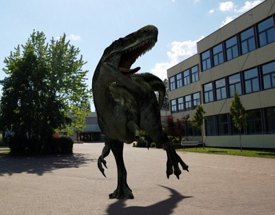 Was macht ein Dino am KGT: Einen Film drehen oder nur ganz normal Schüler fressen?