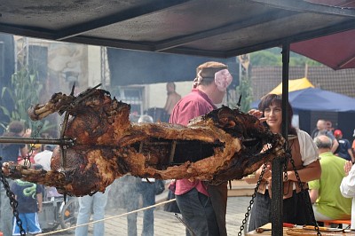 Bratschwein am Spieß Bratschwein am Spieß