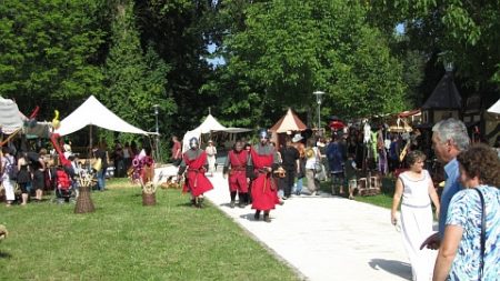 Alles was das Krämerherz begehrt: Über 100 Stände luden zum mittelalterlich angehauchten "Shopping" ein.