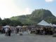 Hochsommerlicher Mittelaltermarkt vor malerischer Kulisse in Singen