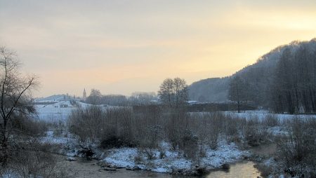 Winterdämmerung beim Wutachdelta mit Blick auf Oberlauchringen am 27.11.2010. (Foto: Martin Dühning)