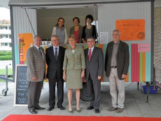 Offizielles Pressefoto zur Einweihung des Fairtastic-Bauwagens am KGT (Foto: Martin Dühning)