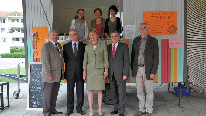 Offizielles Pressefoto zur Einweihung des Fairtastic-Bauwagens am KGT (Foto: Martin Dühning)