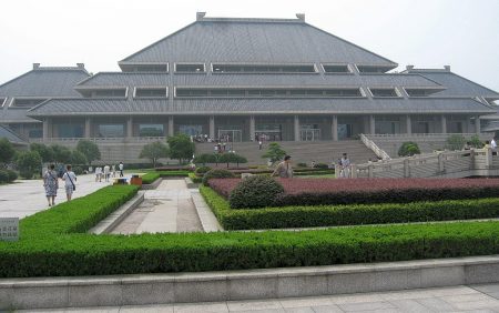 Das Lubei-Provinzmuseum wartet mit vielen Artefakten zur Früh,- Mittel,- und modernen Geschichte von Wuhan und Umgebung auf. (Foto: Hansjörg Dühning)