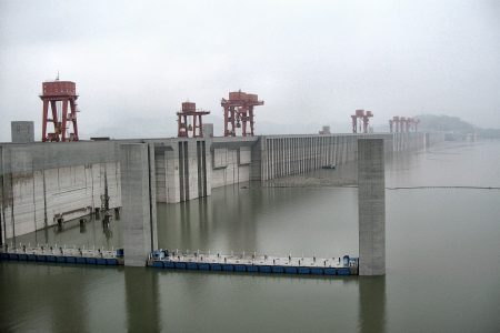 Der Dreischluchtenstaudamm ist ein wahrlich gigantisches Bauwerk - und auch immer noch nicht fertig. (Foto: Hansjörg Dühning)