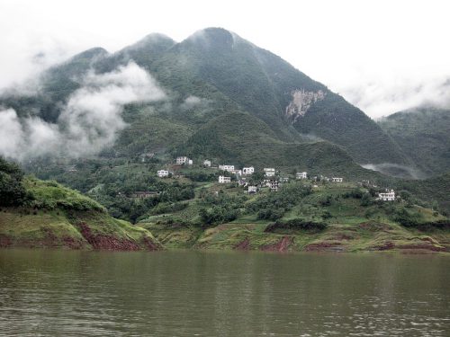 Ein malerisches Städtchen in einem Nebenarm des Jangtse (Foto: Hansjörg Dühning)