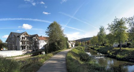 Herbstliches Hinterhofidyll in Oberlauchringen - einen schöneren Oktoberanfang kann man sich hier kaum denken (Foto: Martin Dühning)