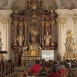 Trotz üblen Wetterbedingungen und dem Umstand, dass fast die gesamte K2 Klausuren schrieb und daher nicht teilnehmen konnte, was der Vorweihnachtsgottesdienst am KGT wieder gut besucht.