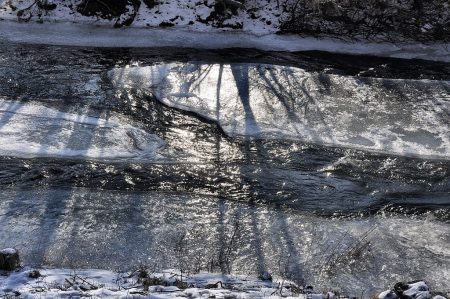 It freezes - noch ein paar Tage, und der Klingengraben ist ganz mit Eis umhüllt.