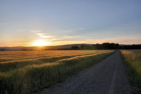 Auch der Sonnenuntergang am Johannistag 2012 konnte und kann sich sehen lassen. (Foto: Martin Dühning)