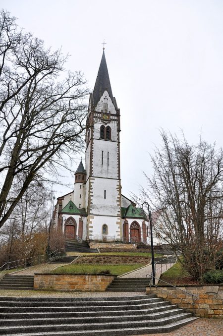 Blick auf die Pfarrkirche Peter & Paul in Grießen, Gemeinde Klettgau