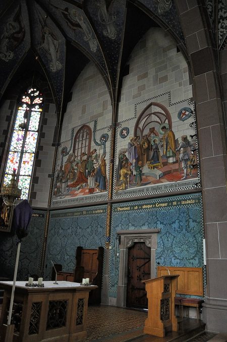 Wandgemälde mit Ornamentaler Ausgestaltung an der rechten Chorwand beim Ausgang zur Sakristei (Foto: Martin Dühning)