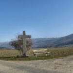 Wegkreuz am 3. März 2013 - der Klettgauhimmel war nach langer Zeit mal wieder blau, doch es blieb noch eisig kalt.