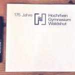 Quadratisch, praktisch, gut - oder schlicht: modern präsentiert sich die Festschrift zum 175sten Jubiläum des Hochrhein-Gymnasiums von 1989. Das HGWT-Logo feierte darauf seine Premiere.