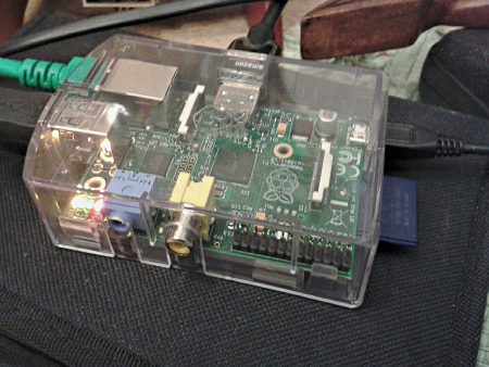 Klein ist nicht nur Preis und Energieaufnahme, sondern der gesamte Raspberry Pi. Er hat so in einer Jackentasche platz.