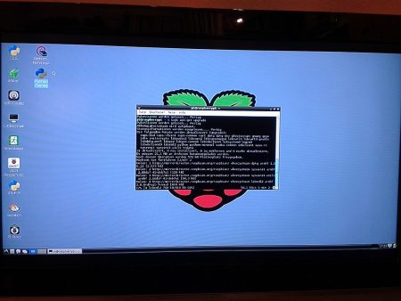 Im profanen Charme vergangen geglaubter GUI-Tage strahlt Fenstermanager LXDE unter Raspbian Wheezy dem Benutzer entgegen. Das lässt das Herz all jener höher Schlagen, die Startknopf und Startmenü anderswo missen müssen.