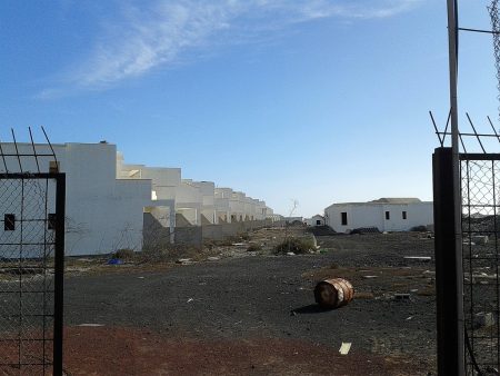 Ein verlassenes Stadtviertel in Costa Teguise - es wurde nie fertiggestellt und wirkt wie eine Geisterstadt.