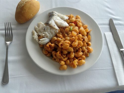 Ein Hauptgang, wie er mir eigentlich schon reicht: Rotbarsch mit Pasta.