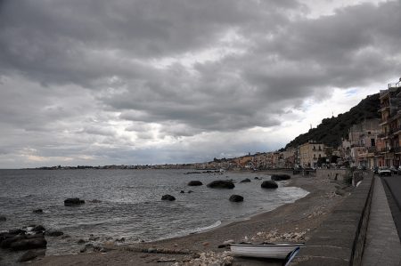 Promenade von Giardini Naxos bei schwerem Wetter (Foto: Martin Dühning)
