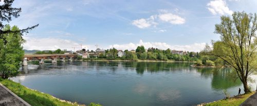 Der Rhein bei Bad Säckingen an einem schönen, sonnigen Samstag im April 2014 (Foto: Martin Dühning)