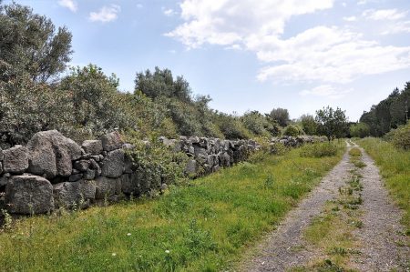 Reste der nordwestlichen Stadtmauer des antiken Naxos (Foto: Martin Dühning)