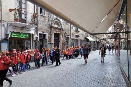 In der Osterzeit ist Taormina auch ein beliebtes Ausflugsziel für italienische Schulklassen. (Foto: Martin Dühning)