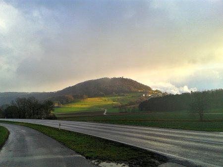 Der Küssaberg am 11. Januar zwischen zwei Regenschauern (Foto: Martin Dühning)