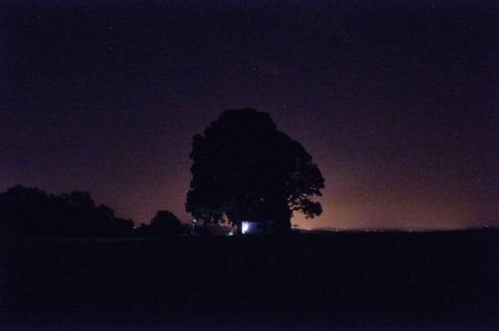 Kapelle von Baltersweil in der Sternschnuppennacht am 12. August 2015 (Foto: Martin Dühning)