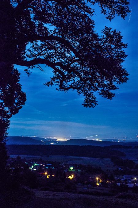 Blick von der Kapelle bei Baltersweil auf Berwangen und Zürich-Kloten (Foto: Martin Dühning)