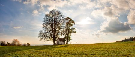 Die Kapelle von Baltersweil an einem Herbst-Sonn-Tag Ende Oktober (Foto: Martin Dühning)