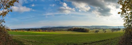 Herbstliches Panorama vom Kapellenberg bei Baltersweil Richtung Schweiz (Foto: Martin Dühning)