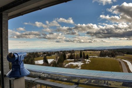 Aussichtplattform auf dem Turm bei Nöggenschwiel am Ostermontag 2016 (Foto: Martin Dühning)