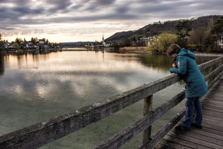 Beim Betrachten des Panoramas auf der Brücke (Foto: Martin Dühning)