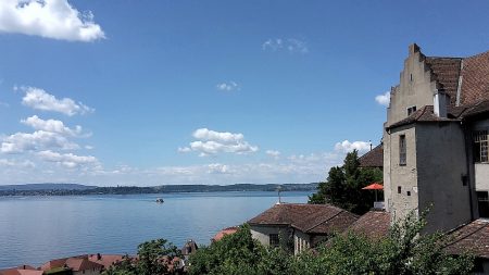 Blick von der Promenade des Neuen Schlosses nach Konstanz (Foto: Martin Dühning)