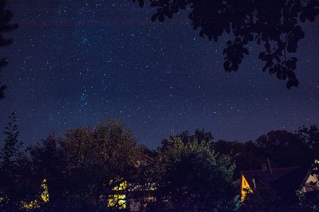 Sterne über dem Haus (Foto: Martin Dühning)