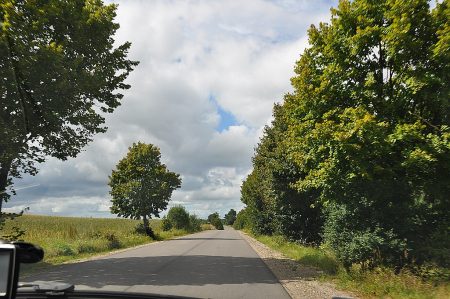 Neuere polnische Landstraße (Foto: Martin Dühning)