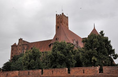 Die Marienburg unter grauem Wolkenhimmel (Foto: Martin Dühning)