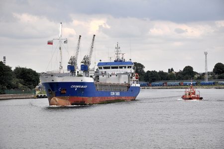 Ein Frachter verlässt Danzig (Foto: Martin Dühning)