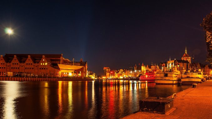 Baltische Sinfonie und Promenade von Danzig, bei Nacht fotografiert von Martin Dühning