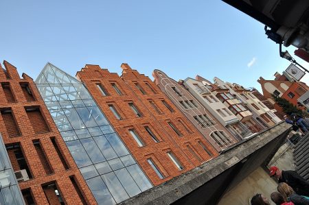 Neue Häuser neben dem Danziger Krantor (Foto: Martin Dühning)