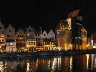 Panorama der Danziger Rechtstadt mit dem Krantor bei Nacht (Foto: Martin Dühning)