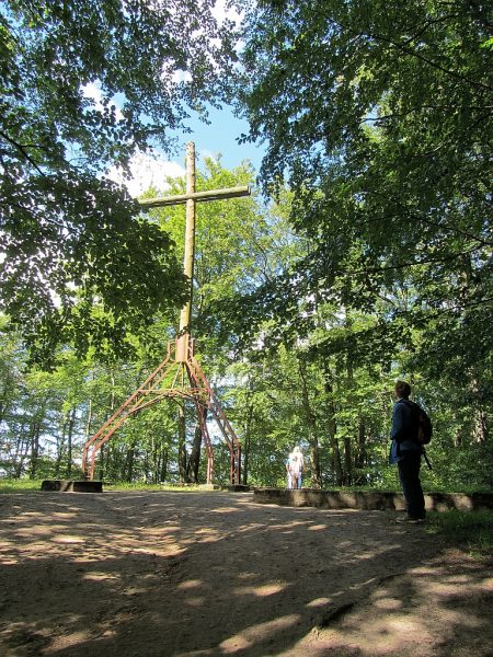 Das Gipfelkreuz des Turmberges (Foto: Salome Leinarkunion)