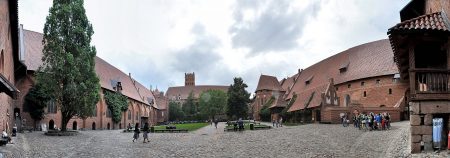 Der große Burghof (Foto: Martin Dühning)