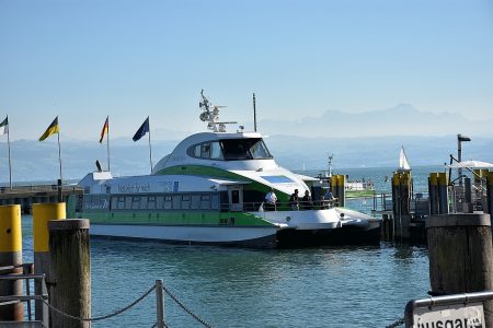 Ein Katamaran der Bodenseeflotte in Friedrichshafen (Foto: Martin Dühning)