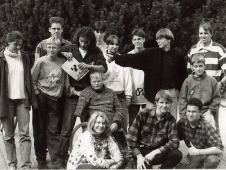 Das Team der Schülerzeitung Phoenix in den 1990ern mit Betreuer Gerhard Behnke