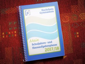 Der Hausaufgabenplaner 2017/2018 am HGWT - mit einem formal eher dezenten, aber farbigen Niarts-Cover.