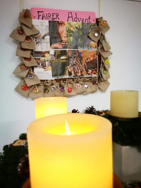 Infotafel beim Adventskalender (Foto: Martin Dühning)