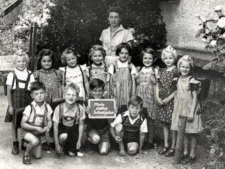 Ursula als Erstklässlerin der Grundschule Oberlauchringen 1953