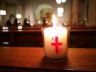 Eine Kerze aus der Osternacht 2018 in Herz-Jesu, Unterlauchringen (Foto: Martin Dühning)